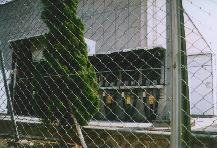 フィーダ用地下ケーブルヘッダ装置